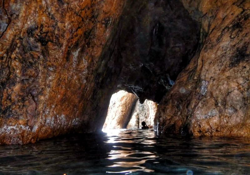 Yacht charter blog - exploring the caves of norman island