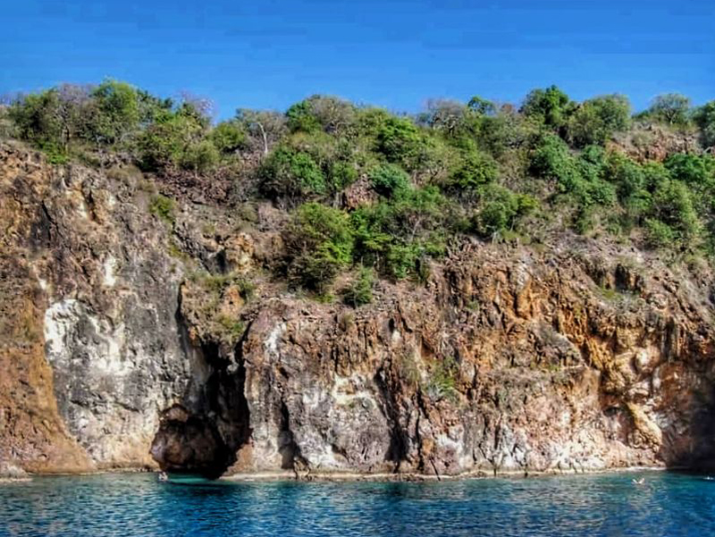 Yacht charter blog - exploring the caves of norman island